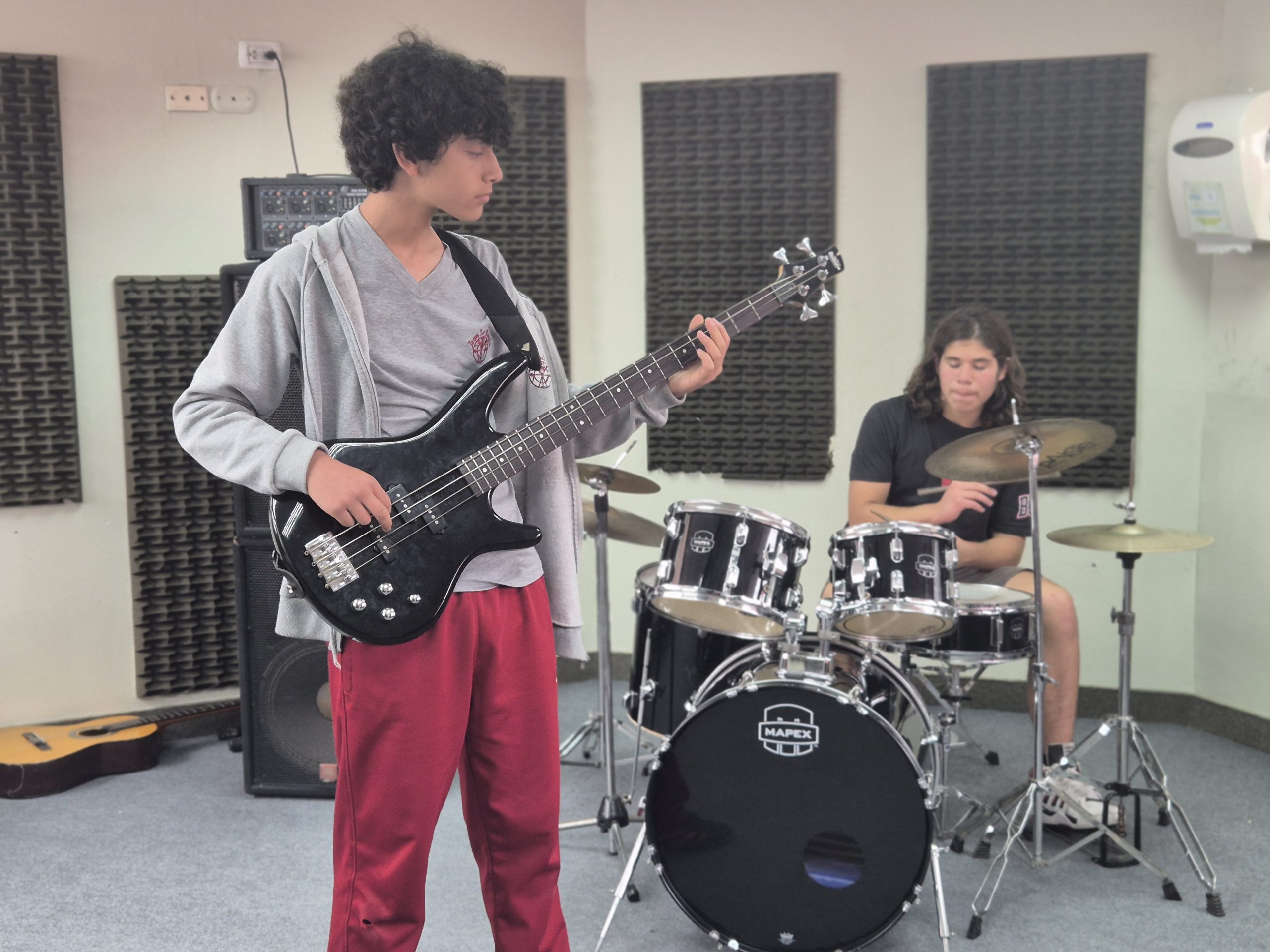 Estudiantes en una experiencia de aprendizaje